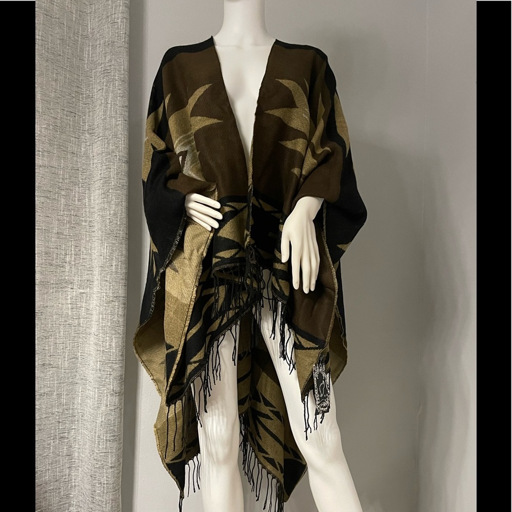 New Women’s Fall Cover up size One size 
New tags
Very spacious and comfy!